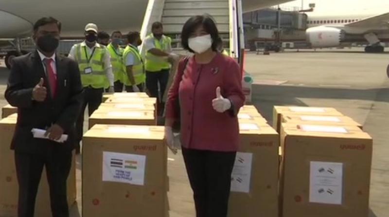 15 oxygen concentrators from Thailand arrive in Delhi 15 oxygen concentrators from Thailand arrive in Delhi