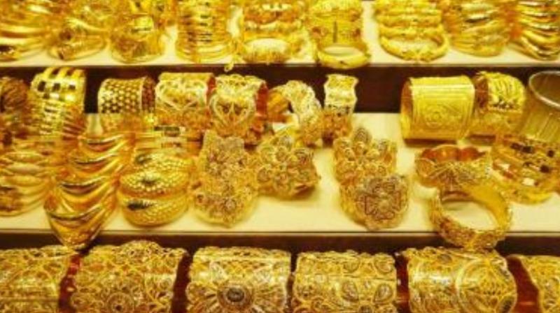 After gold became cheap, people looted, bought and filled houses After gold became cheap, people looted, bought and filled houses