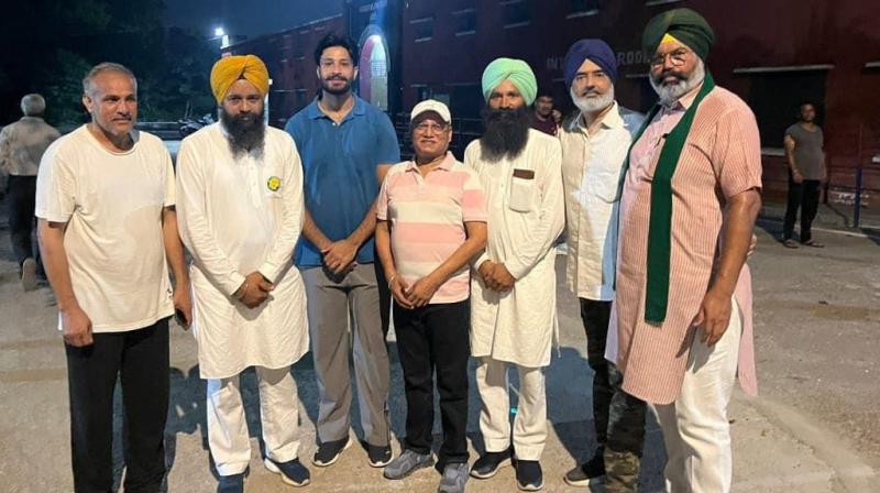Navdeep Singh Jalbera with farmer leaders. Navdeep Singh Jalbera with farmer leaders.
