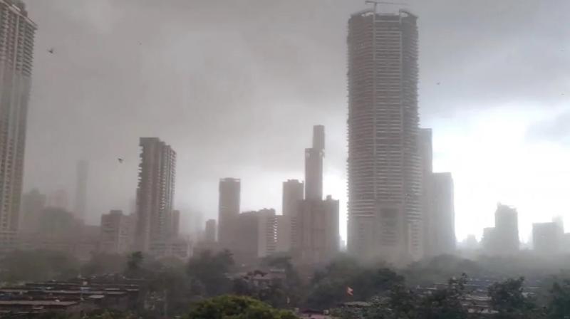 Massive Dust Storm, Season's First Rain In Mumbai Massive Dust Storm, Season's First Rain In Mumbai