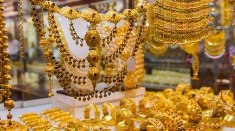 Gold prices surge to record high know 7 reasons