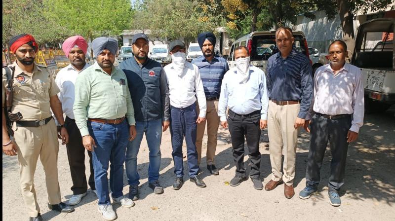 Architect caught red-handed taking bribe of Rs 60,000 Architect caught red-handed taking bribe of Rs 60,000