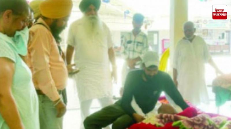 Son arrives at Nangal ashram from New Zealand to retrieve missing elderly father News Son arrives at Nangal ashram from New Zealand to retrieve missing elderly father News