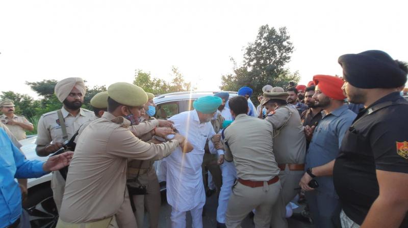  Deputy CM Sukhjinder Randhawa arrested by UP police along with convoy