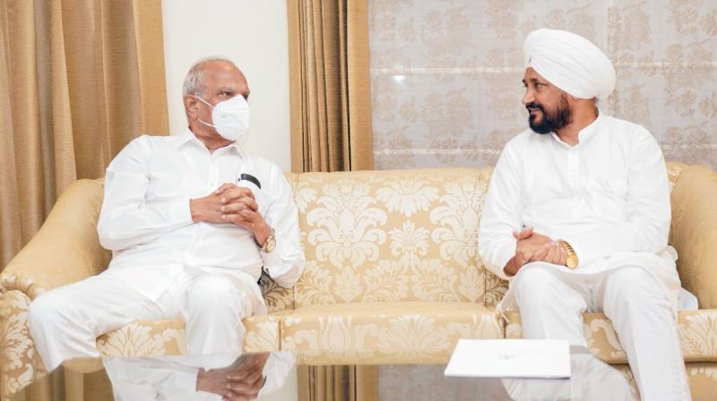 CM submits memorandum on vital farmers issue to Governor for forwarding same to PM CM submits memorandum on vital farmers issue to Governor for forwarding same to PM