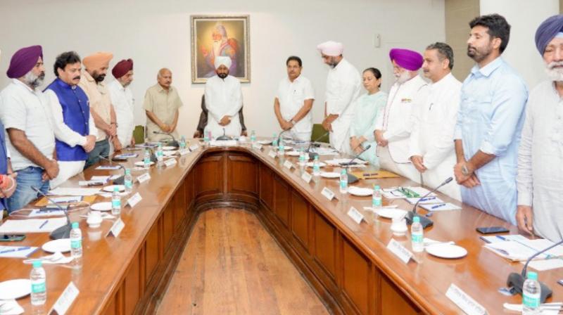 Punjab cabinet observes two minutes solence to pay homage to farmers killed in Lakhimpur Kheri Punjab cabinet observes two minutes solence to pay homage to farmers killed in Lakhimpur Kheri