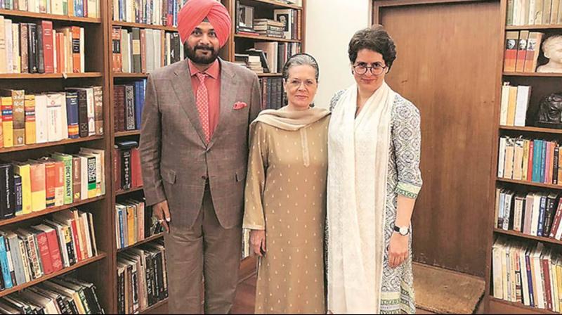 Navjot Sidhu, Sonia gandhi, Priyanka Gandhi 