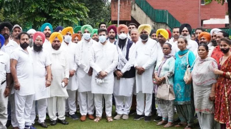  Ranjit Singh Rana, Bholath Youth Congress president Harsimran Ghuman joins AAP