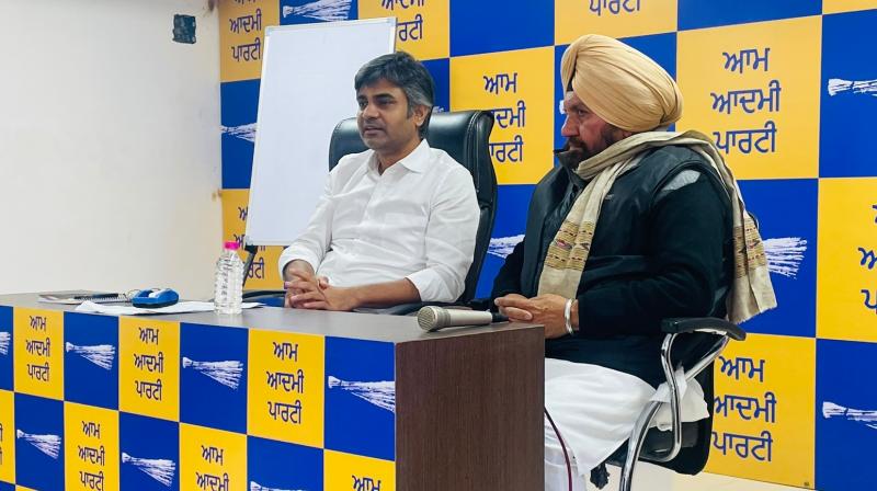 Dr. Sandeep Pathak held a meeting with senior party leaders, Lok Sabha and district in-charges Dr. Sandeep Pathak held a meeting with senior party leaders, Lok Sabha and district in-charges