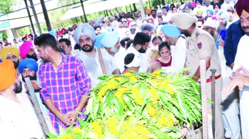 Pepole Giving Tributes To SHO Harsandeep Singh Pepole Giving Tributes To SHO Harsandeep Singh