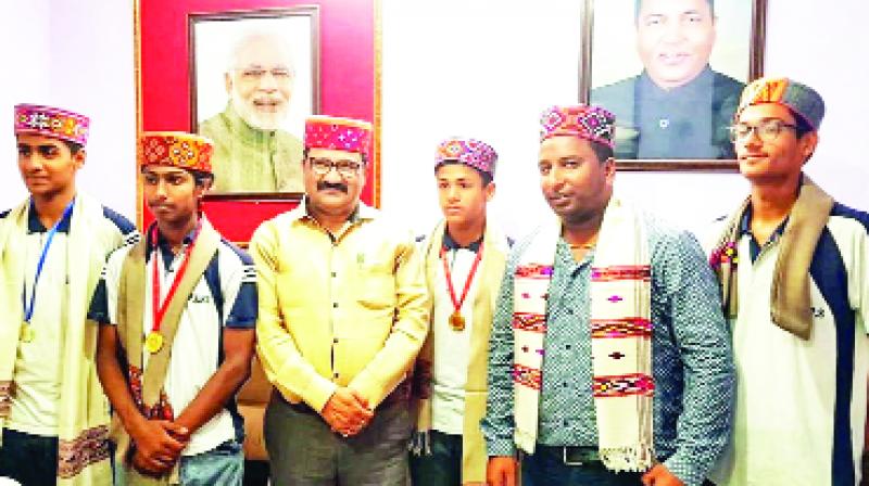 Gobind Thakur With Gold Medal Winners Gursimran Singh Gill And Other Winners  