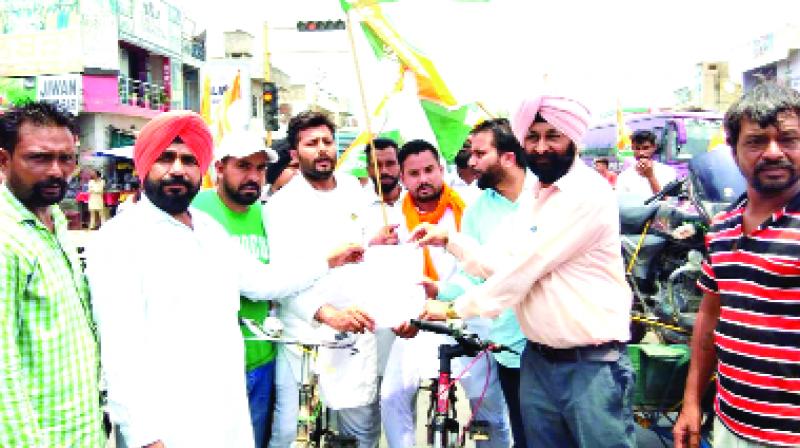 Cycle March Against Petrol and Diesel Prices