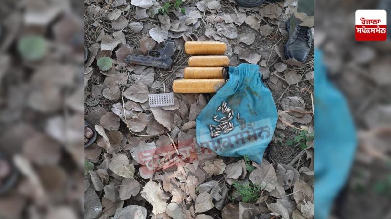 BSF seizes 2 kg heroin near Indo-Pak border BSF seizes 2 kg heroin near Indo-Pak border