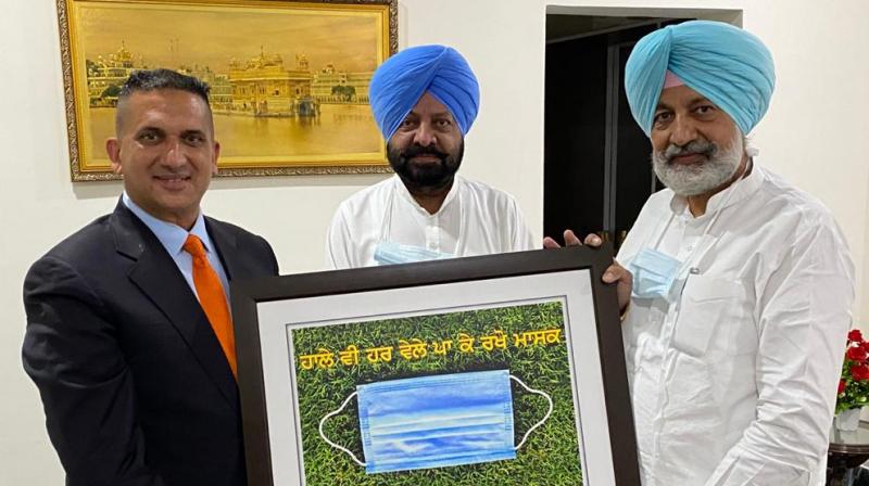 Health Minister Launches Special Poster Depicting Importance of Wearing Mask to Fight COVID-19 Health Minister Launches Special Poster Depicting Importance of Wearing Mask to Fight COVID-19