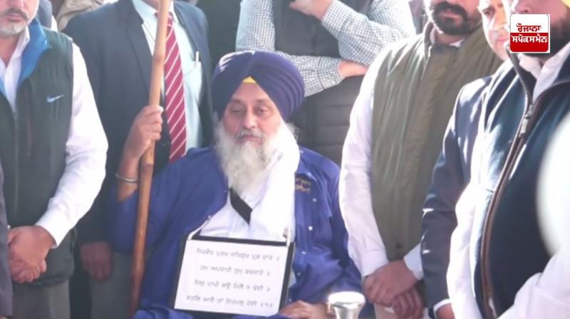 The third day of Sukhbir Singh Badal's sentence: performing duty as a servant at Takht Sri Kesgarh Sahib The third day of Sukhbir Singh Badal's sentence: performing duty as a servant at Takht Sri Kesgarh Sahib