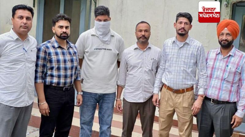 Vigilance catches constable red-handed while taking bribe of Rs 30,000 Vigilance catches constable red-handed while taking bribe of Rs 30,000