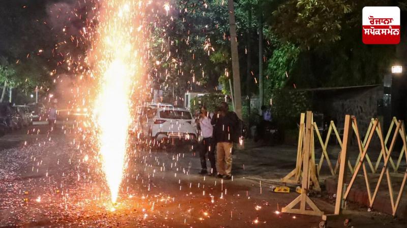 Ban on production, sale and use of firecrackers till January 1 in Delhi News Ban on production, sale and use of firecrackers till January 1 in Delhi News