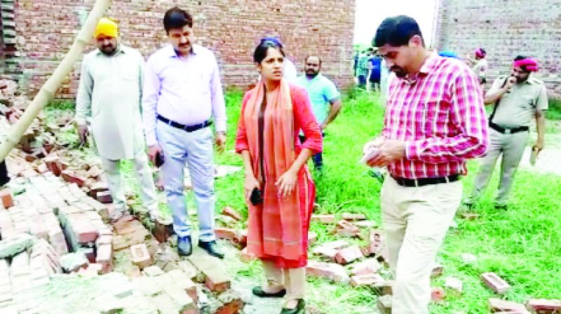 District police chief Alka Meena assessing the spot