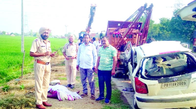 Police reviewing the Accident site Police reviewing the Accident site