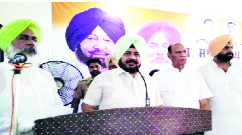 Sadhu Singh Dharmasot addressing people Sadhu Singh Dharmasot addressing people