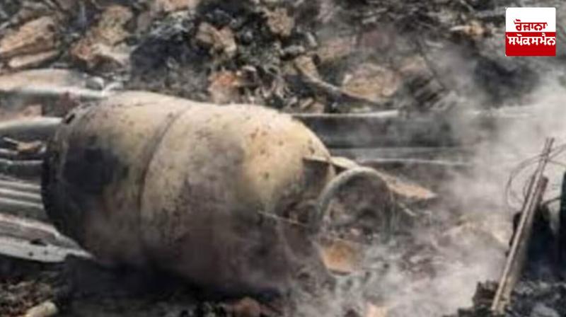 A drunkard opened a gas cylinder and set it on fire in Bageshwar, 11 were burnt A drunkard opened a gas cylinder and set it on fire in Bageshwar, 11 were burnt