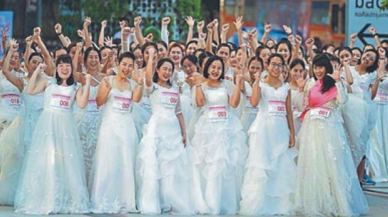 The brides race for a reward of 71 lakhs