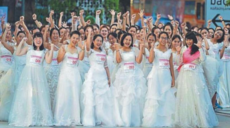 The brides race for a reward of 71 lakhs The brides race for a reward of 71 lakhs
