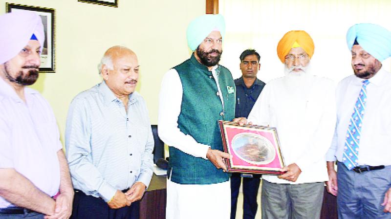 Sukhdev Singh Dhindsa Honoring Sports Minister Rana Sodhi