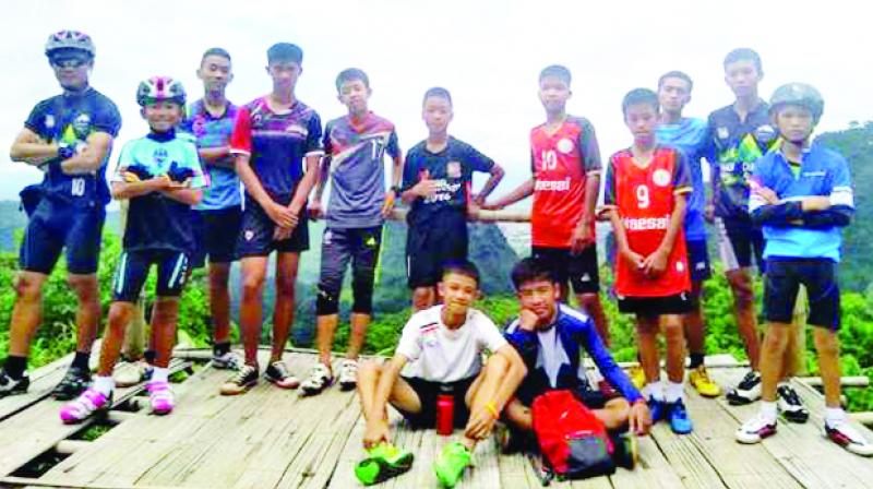 Joint Photo of Football team Players and Coach