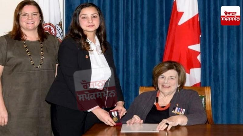 Bathinda's daughter Namandeep Kaur was honored with the 'Queen Elizabeth-2 Platinum Jubilee' award in Canada. Bathinda's daughter Namandeep Kaur was honored with the 'Queen Elizabeth-2 Platinum Jubilee' award in Canada.