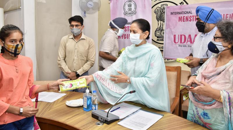 Aruna Chaudhary launch 'Udaan Yojana' Aruna Chaudhary launch 'Udaan Yojana'