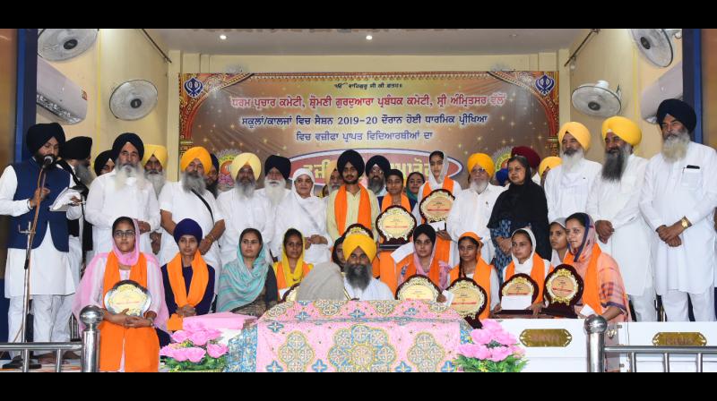 Special prizes given to students who got positions in religious examination Special prizes given to students who got positions in religious examination