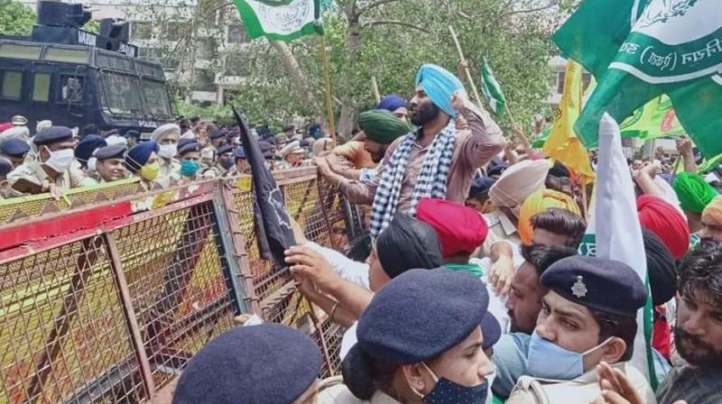 AAP condemns cane-charging, use of water cannons by police on farmers AAP condemns cane-charging, use of water cannons by police on farmers