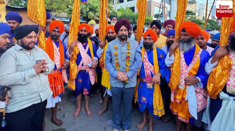 ਮਹਾਰਾਸ਼ਟਰ ਦੇ ਨਾਂਦੇੜ ਤਖ਼ਤ ਸ਼੍ਰੀ ਹਜ਼ੂਰ ਸਾਹਿਬ ਵਿਖੇ ਸੰਗਤਾਂ ਦੁਸਹਿਰਾ ਮੁਹੱਲਾ ਮਨਾਉਂਦੀਆਂ ਹੋਈਆਂ ਮਹਾਰਾਸ਼ਟਰ ਦੇ ਨਾਂਦੇੜ ਤਖ਼ਤ ਸ਼੍ਰੀ ਹਜ਼ੂਰ ਸਾਹਿਬ ਵਿਖੇ ਸੰਗਤਾਂ ਦੁਸਹਿਰਾ ਮੁਹੱਲਾ ਮਨਾਉਂਦੀਆਂ ਹੋਈਆਂ