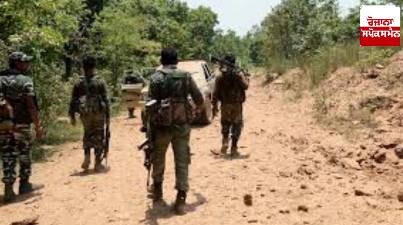 Chhattisgarh: Naxalites attacked two policemen in Sukma, escaped with weapons Chhattisgarh: Naxalites attacked two policemen in Sukma, escaped with weapons