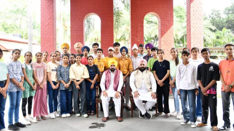 After seeing the launch of Chandrayaan-3, the returning students received CM honor After seeing the launch of Chandrayaan-3, the returning students received CM honor