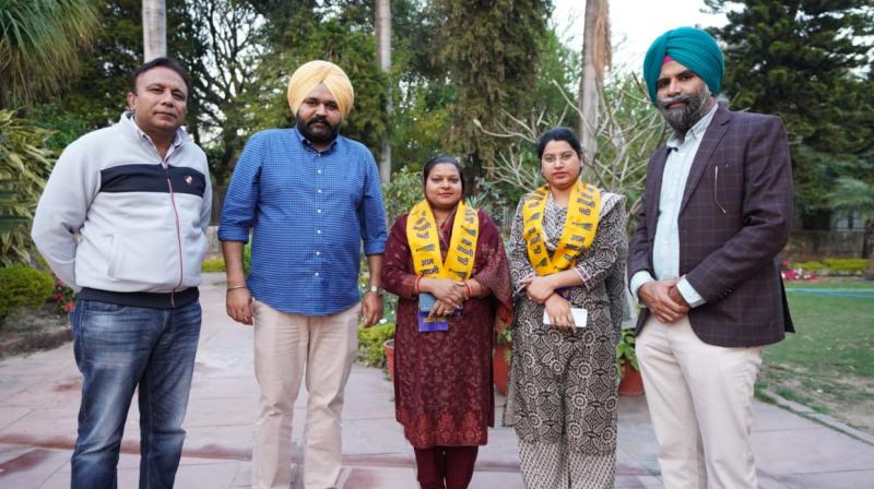 Two councilors Poonam and Neha, who joined BJP, returned home to Aam Aadmi Party Two councilors Poonam and Neha, who joined BJP, returned home to Aam Aadmi Party