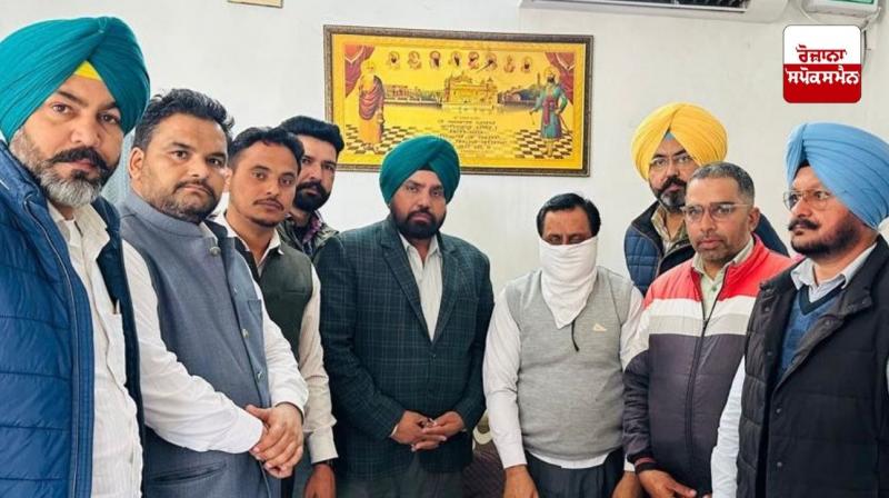 ਵਿਜੀਲੈਂਸ ਵਲੋਂ ਕਾਬੂ ਕੀਤਾ ਮੁਲਜ਼ਮ ਵਿਜੀਲੈਂਸ ਵਲੋਂ ਕਾਬੂ ਕੀਤਾ ਮੁਲਜ਼ਮ