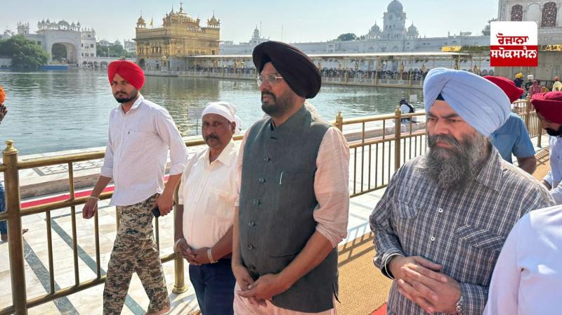 ਸ਼੍ਰੀ ਹਰਿਮੰਦਰ ਸਾਹਿਬ ਨਤਮਸਤਕ ਹੋਏ ਕੈਬਨਟ ਮੰਤਰੀ ਕੁਲਦੀਪ ਸਿੰਘ ਧਾਲੀਵਾਲ ਸ਼੍ਰੀ ਹਰਿਮੰਦਰ ਸਾਹਿਬ ਨਤਮਸਤਕ ਹੋਏ ਕੈਬਨਟ ਮੰਤਰੀ ਕੁਲਦੀਪ ਸਿੰਘ ਧਾਲੀਵਾਲ