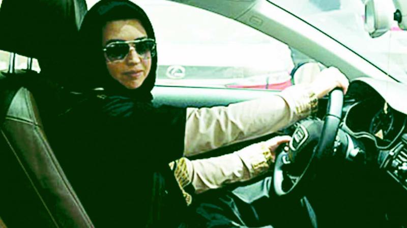 Saudi Arab Woman Driving Car 