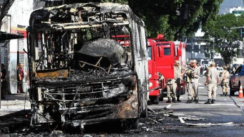Roadways bus from Delhi to Lucknow burnt to ashes