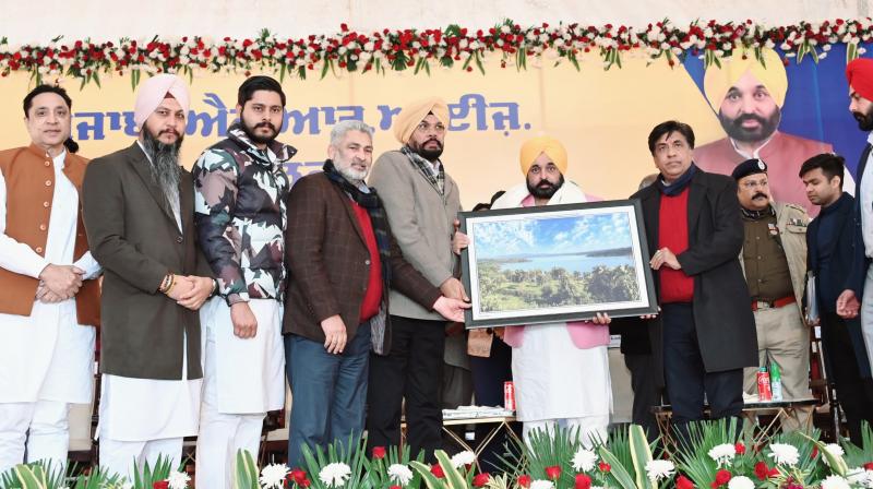 CM Inaugurates first NRI milni at Chamrod Pattan in Pathankot 