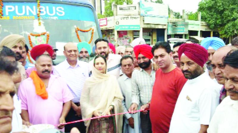 Aruna Chaudary During opening Ceremony of Bus