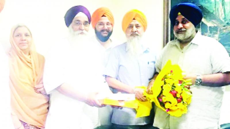 Thanking Sukhbir Singh Badal Thanking Sukhbir Singh Badal