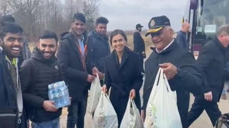 VK Singh meets Indian students stranded on Poland-Ukraine border VK Singh meets Indian students stranded on Poland-Ukraine border