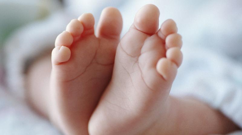 Bollywood director shagufta rafique share a photo of baby placed on hot charcoal Bollywood director shagufta rafique share a photo of baby placed on hot charcoal