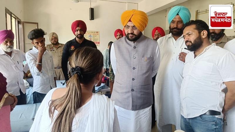 ਮੰਤਰੀ ਸੌਂਧ ਪੀੜਤਾ ਨਾਲ ਮੁਲਾਕਾਤ ਦੌਰਾਨ ਮੰਤਰੀ ਸੌਂਧ ਪੀੜਤਾ ਨਾਲ ਮੁਲਾਕਾਤ ਦੌਰਾਨ