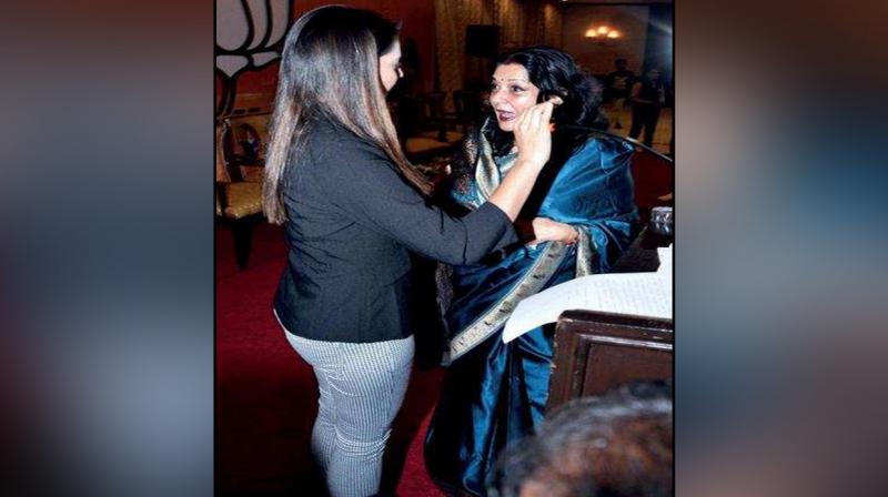 Actor Moushumi Chatterjee criticises female anchor Actor Moushumi Chatterjee criticises female anchor