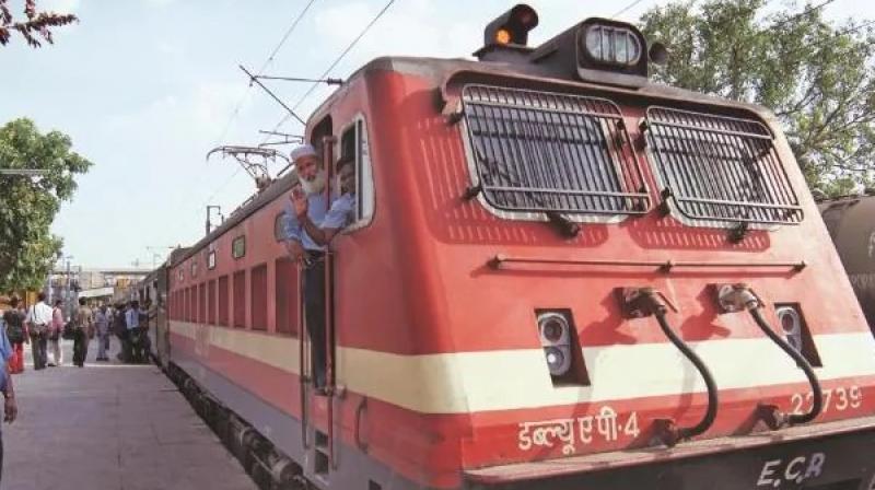 Railways' big decision, those protesting on the tracks will not get railway jobs Railways' big decision, those protesting on the tracks will not get railway jobs