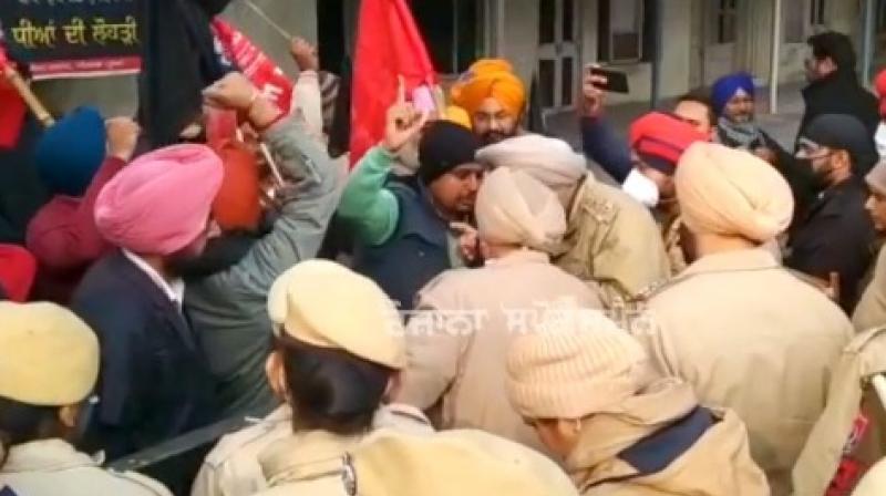 protest Against Manpreet Singh Badal 